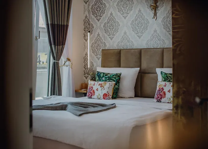 Sky & Sky Bar Aparthotel