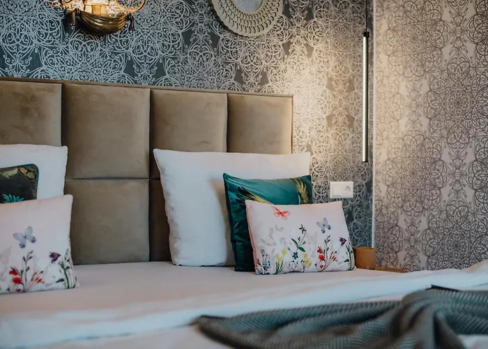 Sky & Sky Bar Apartmanhotel 3*